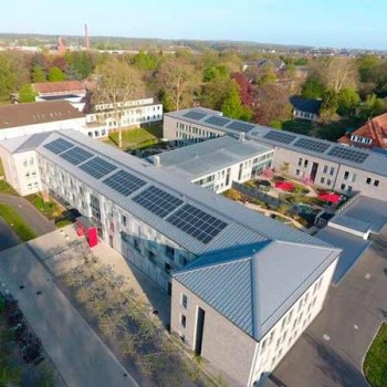 Durch neue Gebäudeleitlinien sollen künftig alle LWL-Neubauten weitestgehend klimaneutral geplant werden. Foto: LWL-Klinik Münster