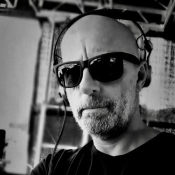 Foto: Beim Funky Friday im Weberei-Bistro sorgt DJ Markus Weismüller für locker-lebendige Beats zum Wochenende