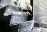 I. Josepha Gasch-Muche mit einer ihrer Glasskulpturen © Dr. Wolfgang Muche