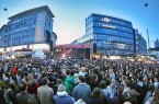 Die Sparkassen-Bühne zieht in diesem Jahr wegen der Jahnplatz-Baustelle auf den Kesselbrink. Bild: Bielefeld Marketing/ Sarah Jonek