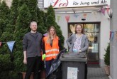Die AWO-Quartiersmanager Tobias Stochl (l.) und Ines Hocke (r.) freuen sich mit AWO-Sozialraumberaterin Verena Webb schon darauf, gemeinsam mit den Südstadt-Bewohnern aufzuräumen und ins Gespräch zu kommen. (Foto: AWO)