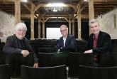 Theater, Musik und Lesungen im "Neuen Schafstall": Der Vorsitzende des Vereins der Freunde des Klosters Dalheim e.V. Hans-Dieter Seidensticker, Museumsdirektor Dr. Ingo Grabowsky und Intendant Harald Schwaiger (v.l.) präsentieren das Programm des diesjährigen Dalheimer Sommers. Foto: LWL/Kristina Schellenberg