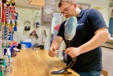 Orthopädietechnikermeister Tobias Flechtker vom Orthopädie-Technik Zentrum Künzelt