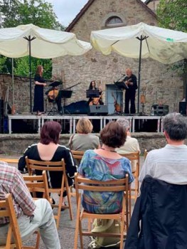 Das Ensemble Alba Canta spielte mittelalterliche Schlager auf dem Burgfest am Sonntag. (Foto: Michelle Nold)