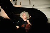 Musikalische Variationen von Robert Schumann präsentierte der englische Cellist Steven Isserlis, begleitet von der kanadischen Pianistin Connie Shih mit fulminantem Einsatz. Foto: Via Nova Kunstfest Corvey 2022