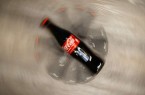 Kein Flaschendrehen: „Das Lohn - Plus bei Coca - Cola ist kein Glücksspiel“, sagt die Gewerkschaft NGG. Sie fordert 400 Euro mehr pro Monat – für alle Beschäftigten im Coca - Cola - Werk Bielefeld.