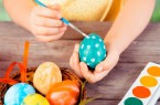Zum anstehenden Osterfest steigt der Eierkonsum deutlich an. Ganze 238 Eier hat jeder Deutsche im Schnitt im Jahr 2021 verbraucht. Foto: AOK/hfr.