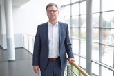 Kai Anders, Vorstand der BKK Gildemeister Seidensticker, ist mit dem Abschluss von 2022 zufrieden. Bildquelle: BKK GS / Sarah Jonek