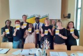 [v.l.n.r.] Selina Pflug, Murisa Adilovic(Integrationsrat der Stadt Bielefeld), Stephan Noltze(Welthaus Bielefeld, Fairstival e.V.), Judy Wittsieker, Malick Koutou( (Afrika Wakati e.V.), Dr. Kerstin Große-Wöhrmann (Synergize) , Teresa Piotrowski (Welthaus Minden), Kerstin Löchelt(Welthaus Minden), Andrea Gründer (Landesgartenschau Höxter)