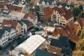 Der Oktobermarkt mitsamt großem Festzelt auf dem Marktplatz gibt auch in diesem Jahr wieder Anlass zu einem einzigartigen, langen Herbst-Wochenende in Büren. Foto: Marius Breker