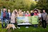 Save the Date für den Bürener Wandertag 2024 am 5. Mai in Siddinghausen: Ortsvorsteher Daniel Robbert, Mario Quante (VerbundVolksbank OWL eG), Rebecca Schmücker, Ulrike Stratmann, Benjamin Büngeler, Melanie Meis, Matthias Vogt, Gerhard Stoll, Bürgermeister Burkhard Schwuchow, Ulrike Thiel, Bernhard Büngeler (Vorsitzender Heimat- und Verkehrsverein Siddinghausen), Klaus Kleine, Monika Meis, Rudolf Niedernhöfer (SGV).
