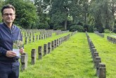 Beim Besuch von Kriegsgräbern in seiner Heimatstadt Essen: Thomas Kutschaty MdL, Vorsitzender des Landesverbandes NRW im Volksbund