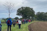 Eine geführte Wanderung von Marketing Extertal e.V. nach einer Fahrt mit der Museumseisenbahn.