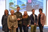 Bz: Blickten auf die Transformation der Wirtschaft (vl.l.): Beate Rettkowski-Frische (Seppeler Gruppe), Nikola Weber (pro Wirtschaft GT), Maurice Höfgen, Birgit Wintermann (Bertelsmann Stiftung), Jonas Keldenich (pro Wirtschaft GT) und Simone Heuwinkel (IHK Akademie Ostwestfalen).