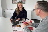 Bildzeile: Melissa Klare, Fachbereichsleitung Soziale Dienste bei den Johannitern LippeHöxter, gibt Tipps für mehr Sicherheit im Alltag. Foto: Johanniter Lippe-Höxter