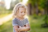 Auch in Bielefeld sind immer mehr Kinder von Ängsten wegen Tod, Scheidung, Mobbing, Pandemie oder Klimawandel und Leistungsangst betroffen. Der Online-Coach ‚Kinderängste‘ hilft Eltern, Sorgeberechtigten und anderen Bezugspersonen. Foto: AOK/Colourbox/hfr.