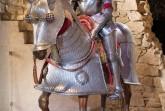 Bei der Erlebnisführung “Von Rittern und Burgen” erfahren Familien am Sonntag, 3. August, um 15 Uhr im Weserrenaissance-Museum Schloss Brake unter anderem, was ein Ritter unter seiner Rüstung trug. Und sie spielen ein spannendes Ritterturnier nach - auf Wunsch mit Kostüm. Foto: Weserrenaissance-Museum Schloss Brake