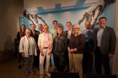 Gruppenfoto: An der neuen Sonderausstellung “A KInd of Art. Künstliche Intelligenz trifft (Weser-)Renaissance” haben viele kreative Köpfe mitgewirkt. Foto: Landesverband Lippe.