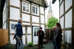 Foto: Als Nachtwächter nimmt Klaus Gottenströter Interessierte mit auf einen abendlichen Rundgang durch Gütersloh. © Matheus Fernandes