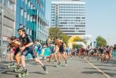 Der Kesselbrink ist Start- und Zielpunkt für die Wettkämpfe. Außerdem können Familien den ganzen Sonntag ein buntes Programm erleben. Foto: Bielefeld Marketing I Tim Fröhlich
