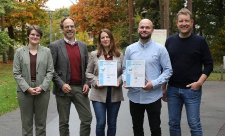 Bilden das EMAS-Team für das Regionale Netz der LWL-Kliniken Paderborn und Gütersloh (v.l.): Jana Jelinek, Jan Hendrik Unger, Ilka Oswald, David Bünermann und David Schulte-Döinghaus. Fotos: LWL/Christian Dresmann