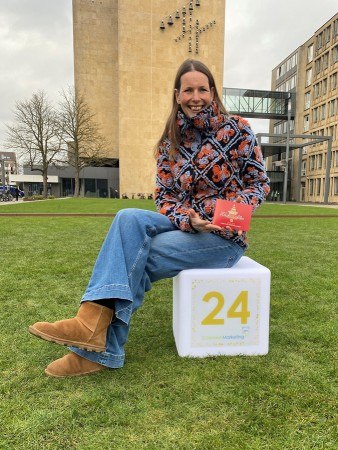 Foto: Heidi Grefer (City- und Tourismusmanagement gtm) leitet das Projekt „Innenstadt-Adventskalender“ in diesem Jahr. Copyright: Gütersloh Marketing