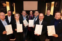 BU siehe Ende des Artikels