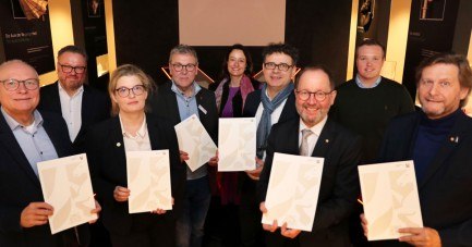 BU siehe Ende des Artikels