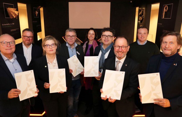 BU siehe Ende des Artikels