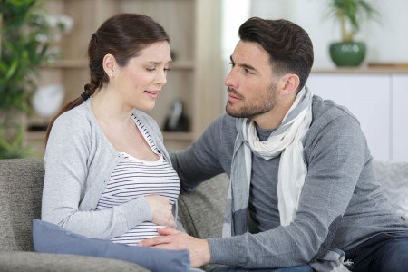 Angehörige sind oft die wichtigste Stütze für depressiv Erkrankte. Um die Krankheit zu verstehen und sich selbst nicht zu überfordern, bietet der AOK-Familiencoach Depression wertvolle Unterstützung. Foto:AOK/Colourbox/hfr.