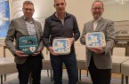 Vorstellung der Defibrillatoren im Kreise der Kolleginnen und Kollegen.(Fotos: LVL)