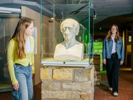 Noch bis zum 1.3. ist die Sonderausstellung "775 - Westfalen" im LWL-Museum in der Kaiserpfalz zu sehen. Foto: LWL/ B. Mazhiqi