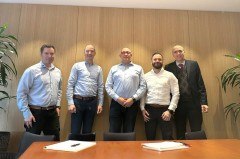 Die erweiterte Geschäftsführung von ho.Systeme (v. l. n. r.): Michael Müller, Eike Diestelkamp, Peter Horvath und Daniel Heinze (im Bild zusätzlich: Notar). Copyright/Quelle: ho.Systeme