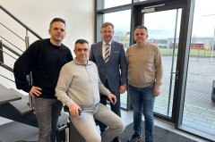 v.l.n.r. Nehat Bikliqi, Elgadaf Bikliqi, Bürgermeister Dr. Andreas J. Wulf, Vedat Bikliqi