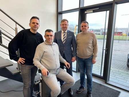 v.l.n.r. Nehat Bikliqi, Elgadaf Bikliqi, Bürgermeister Dr. Andreas J. Wulf, Vedat Bikliqi