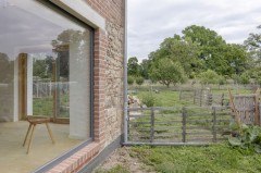 Projekt: Wohnen im ehemaligen Kuhstall in Kromsdorf. Fotos: Louis Volkmann