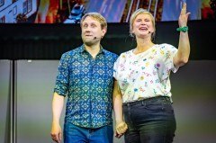Die Impro-Profis Kießling und Meinold wechseln auf Zuruf aus den Gesprächen mit den Forschenden in spontane Show-Einlagen. Foto: Wissenswerkstadt/ Sarah Jonek