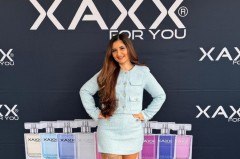 Biaina Schwenk präsentiert die Produktpalette von XAXX im Pop-up-Store am Markt 3 in Büren im Zeitraum vom 20. April bis zum 2. Mai 2026. Foto: Leonid Schwenk