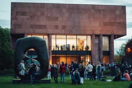 Renommierte Museen wie die Kunsthalle Bielefeld und die Dr. Oetker Welt gehören zu den Publikumsmagneten der Nachtansichten. Foto: Bielefeld Marketing GmbH | Tim Fröhlich