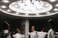 PM_Ausstellung „Yol – Unterwegs in Izmir und Istanbul“ eröffnet im HSBI-Satellit_01: Jana Steins Arbeiten in der Ausstellung beschäftigen sich mit weiblichen Derwischen. Foto: Jana Stein