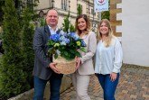 Freuen sich über die Eröffnung des “Ankaplatz” am 10. Mai: Ann-Kathrin Eggers (Mitte), Arne Brand (Allg. Vertreter des Verbands- vorstehers / Leiter Abteilung Zentrale Infrastruktur) sowie Lena Schubert (Fachbereich Liegenschaften Landesverband Lippe). Fotos: LVL