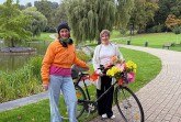 Die Streetart-Künstlerin MARLA (l.) und Friederike Meißner vom Historischen Museum Bielefeld organisieren die Fan-Aktion für Bielefeld „Klima meets History – bunte Fahrradstadt Bielefeld“. Druckversion image/jpeg 11.63 MB 5712x3213 Pixel Foto: Bielefeld Marketing GmbH