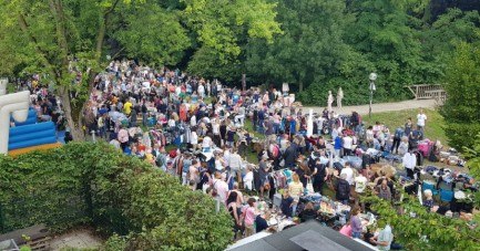 Foto: Der beliebteste Flohmarkt der Stadt im Weberei-Park. Copyright: Bürgerkiez gGmbH