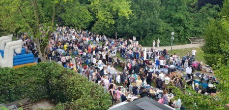 Foto: Der beliebteste Flohmarkt der Stadt im Weberei-Park. Copyright: Bürgerkiez gGmbH