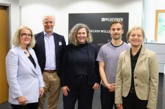 Gemeinsamer Blick auf Wertschöpfung im Kreislauf (v. l.): Dr. Eva Schwenzfeier-Hellkamp (HSBI), Stefan Zinn(Pfleiderer), Dr. Stefanie Eichinger (Pfleiderer), Jonas Keldenich (proWi GT), Nikola Weber (proWi GT) Foto: proWi GT