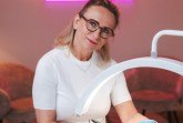 Michaela Just hat den Schritt in die Unternehmensgründung gewagt. Ihr Konzept zum Thema Permanent Make-up stellt sie am 15. und 16. Mai im Bürener Pop-up-Store am Markt 3 vor. Foto: Michael Kirchner