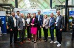 Freuen sich über den erfolgreichen 17. Teutoburger Wald Tourismustag (v.l.): Meinolf Haase (Landrat Kreis Lippe und Fachbeiratsvorsitzender Tourismus der OWL GmbH), Joachim Ebmeyer MdB, Christoph Rüther (Landrat Kreis Paderborn und stellvertretender Vorsitzender der Gesellschafterversammlung der OWL GmbH), Anke Theisen (Bürgermeisterin der Stadt Herford), Anna Katharina Bölling (Regierungspräsidentin im Regierungsbezirk Detmold), Mirco Schmidt (Landrat Kreis Herford), Pia Loose (Pro Herford GmbH Stadtmarketing), Burkhard Schmidt-Schönefeldt (Vorstandsvorsitzender Tourismus NRW e.V.) und Markus Backes (Geschäftsführung OWL GmbH). © Teutoburger Wald Tourismus / Stork Media