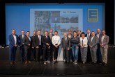 Vorstand und Aufsichtsrat der EDEKA Minden eG (v.l.): Christian Dorfmann, Stephan Wohler, Andre Hanekamp, Dirk Bruns, Tom Kutsche, Marc Kuhlmann, Ingo Kirchhoff, Eileen Dominique Klingsiek, Roland Höhne, Carl Scheidemann, Katrin Bienek, Daniela Posselt, Heidrun Wucherpfennig, Björn Fromm, Thorsten Wucherpfennig, Mark Rosenkranz und Ulf-U. Plath. © EDEKA Minden-Hannover / Thomas Meinicke