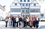 Foto (WFG/Tobias Vorwerk): v. l. Desirée Lukowski (WEGE Bielefeld), Luisa Jakobi (Stadt Büren), Jana Jäntsch (Halle Westfalen), Frank Heinkel (Stadt Bad Salzuflen), Anja vor der Brügge-Schütt (Enger), Jennifer Lehmenkühler (Geseke), Arne Neumann (WEGE Bielefeld), Leon Brintrup (Lippstadt), Tobias Vietz (Alte Hansestadt Lemgo), Hanna Siggelkow (Alte Hansestadt Lemgo), Antonia Wehmeyer (Hansestadt Herford), Sandra Beckmann (Hansestadt Herford), Yvonne Gieseking (Stadt Bad Oeynhausen), Lena Schräder, Verena Meise und Vera Westerwinter (alle Citymanagement Paderborn).