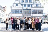 Foto (WFG/Tobias Vorwerk): v. l. Desirée Lukowski (WEGE Bielefeld), Luisa Jakobi (Stadt Büren), Jana Jäntsch (Halle Westfalen), Frank Heinkel (Stadt Bad Salzuflen), Anja vor der Brügge-Schütt (Enger), Jennifer Lehmenkühler (Geseke), Arne Neumann (WEGE Bielefeld), Leon Brintrup (Lippstadt), Tobias Vietz (Alte Hansestadt Lemgo), Hanna Siggelkow (Alte Hansestadt Lemgo), Antonia Wehmeyer (Hansestadt Herford), Sandra Beckmann (Hansestadt Herford), Yvonne Gieseking (Stadt Bad Oeynhausen), Lena Schräder, Verena Meise und Vera Westerwinter (alle Citymanagement Paderborn).